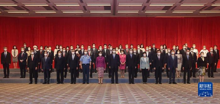 習近平會見香港特別行政區(qū)行政、立法、司法機關負責人