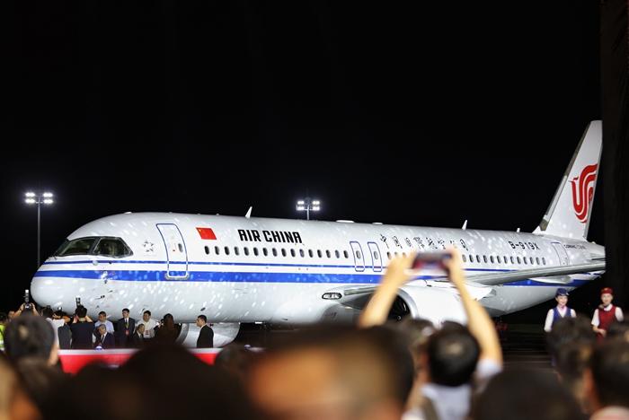 國航、南航接收首架C919飛機