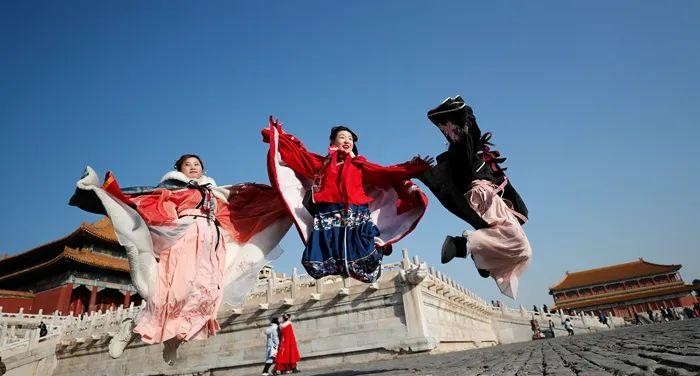 國(guó)潮俘獲“Z世代”，中國(guó)人審美旨趣向內(nèi)看