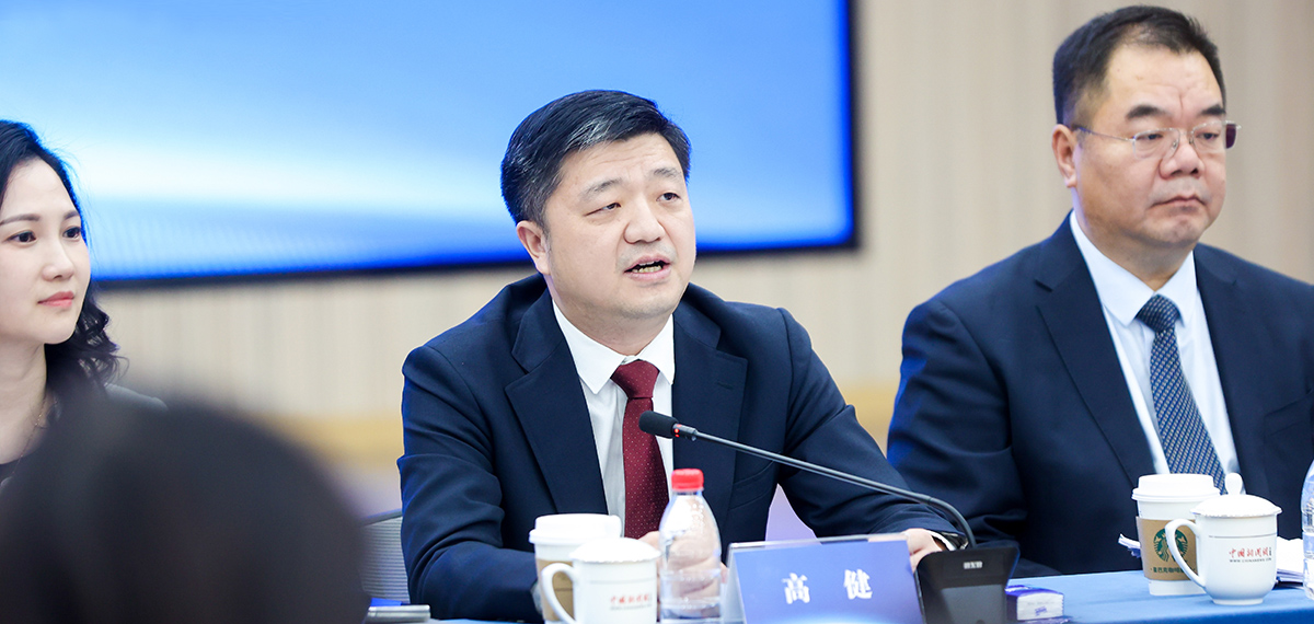 國家發(fā)改委國際司副司長高?。褐γ涝谌A跨國企業(yè)更好融入新發(fā)展格局<p>    高健強(qiáng)調(diào)，中國擴(kuò)大高水平開放的決心不變。中國政府一如既往歡迎包括美國企業(yè)在內(nèi)的各國企業(yè)來華發(fā)展、在華發(fā)展。<p>